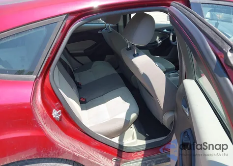 2013 Ford Focus Se z USA, uszkodzony, nr VIN 1FADP3K24DL104305